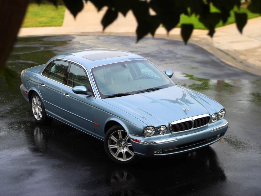  Jaguar XJ8 2003 года  (US) (фото 2 из 7)